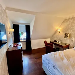 https://hotel-ashleys-garden.topcolognehotels.com